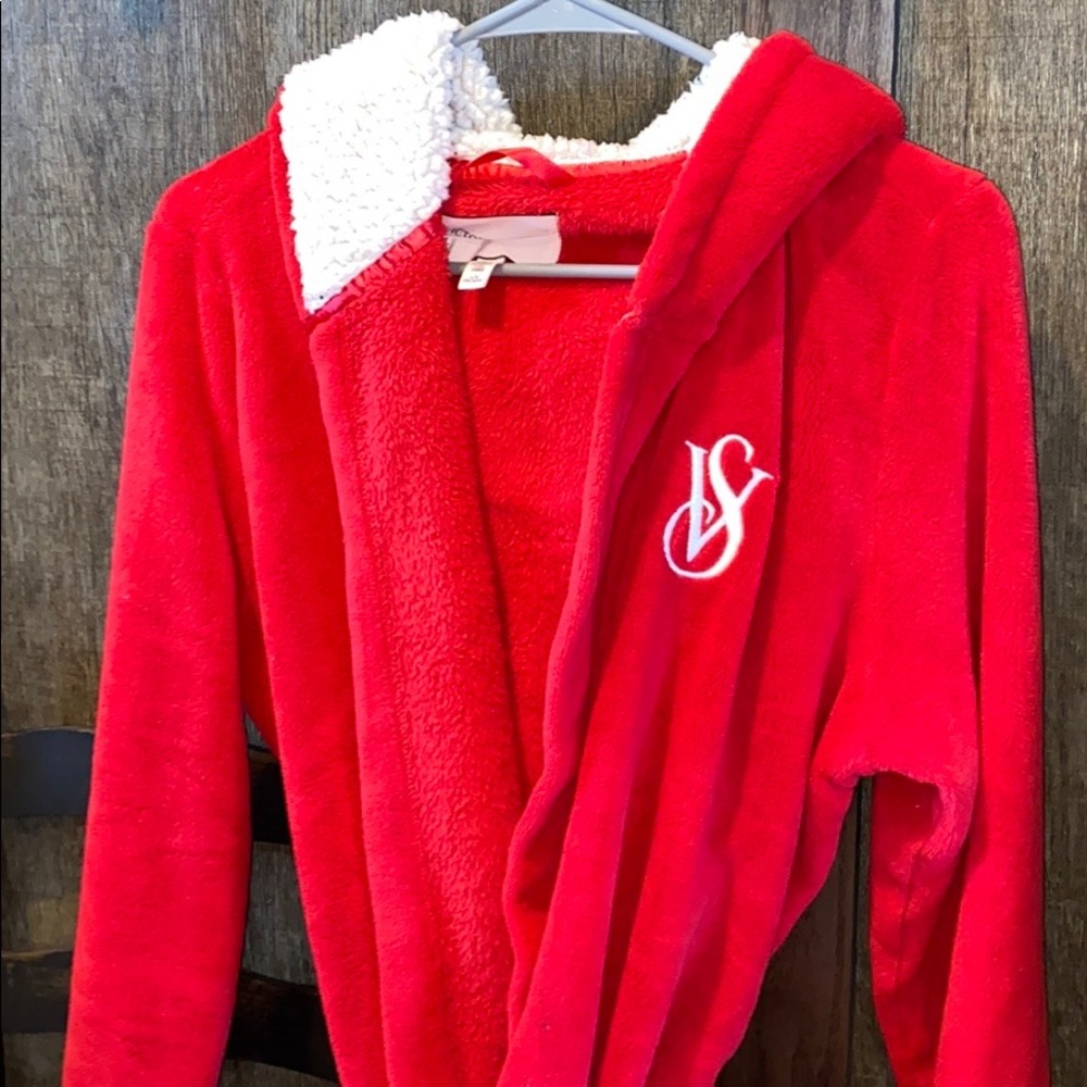 Women’s plush robe with Sherpa lined hood